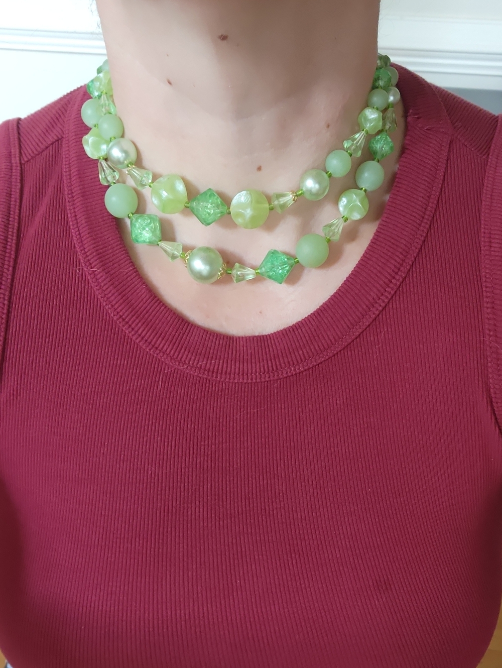 VTG Green Beaded Necklace - Elegant Light Green Statement Jewelry - Picture 9 of 9